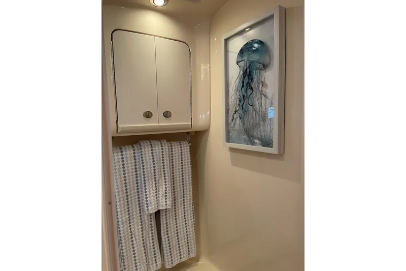 Slide: The Image of Bathroom interior of 2003 Sea Ray 550 Sundancer with jellyfish artwork and towels. - 33