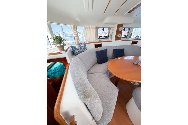Slide: The Image of Interior of 2005 Lagoon 380 S2 catamaran with cozy seating and round table. - 73