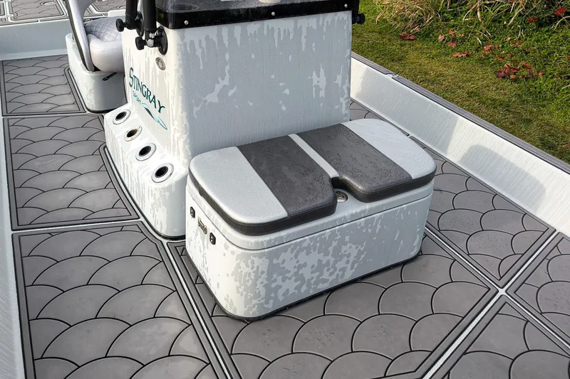 Slide: The Image of 2014 SCB Stingray Sport 25 boat interior with cushioned seating and patterned flooring. - 13