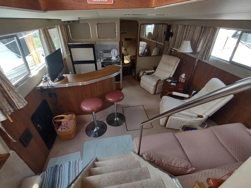 Slide: The Image of Interior of 1987 Chris-Craft 381 Catalina yacht, cozy and well-equipped. - 13