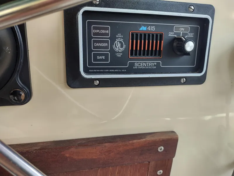 Slide: The Image of 1987 Chris-Craft 381 Catalina gas vapor detector panel. - 9