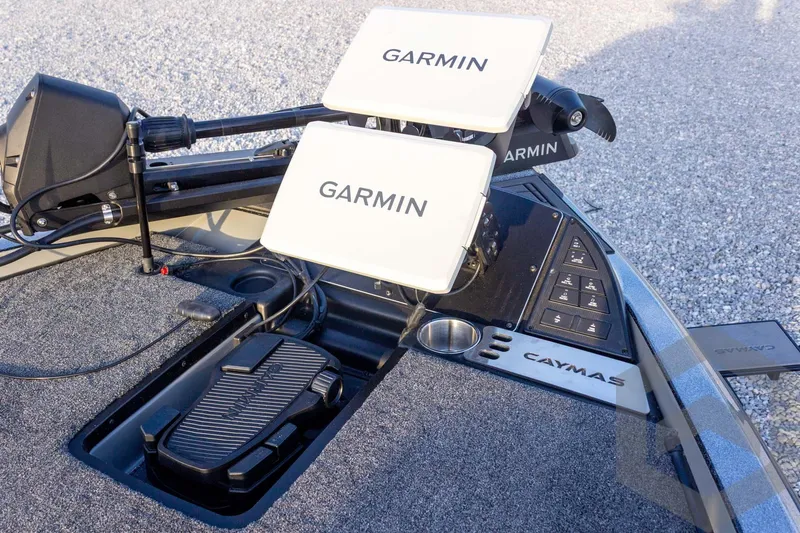 Slide: The Image of 2026 Caymas CX 21 PRO boat with dual Garmin displays and control panel. - 33