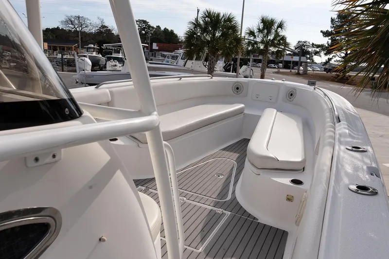 Slide: The Image of 2007 Wellcraft 35 Tournament boat deck with palm tree in background. - 13