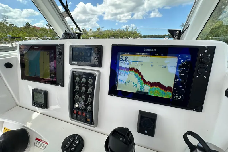 Slide: The Image of Dashboard of a 2015 Everglades 295 Center Console with navigation displays. - 6