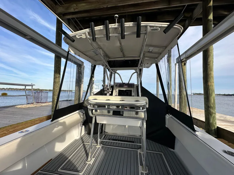 Slide: The Image of Contender 33 - Helm seating - 20