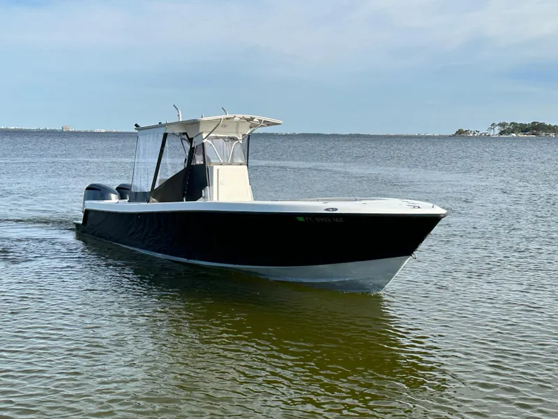 Slide: The Image of Contender 33 - Exterior profile on the water - 5