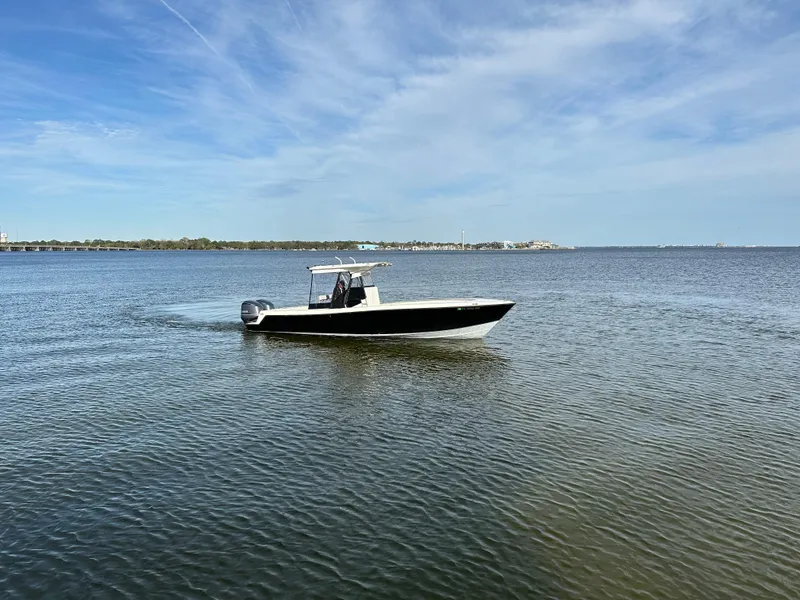 Slide: The Image of Contender 33 - Exterior profile on the water - 6