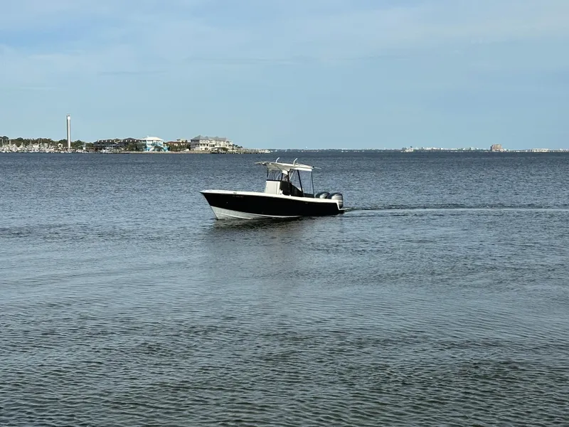 Slide: The Image of Contender 33 - Exterior profile on the water - 7