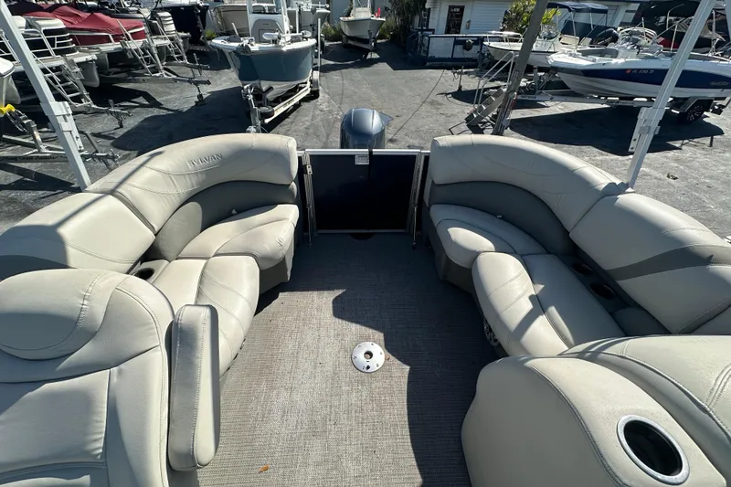 Slide: The Image of 2018 Sylvan Mirage Cruise 8520 pontoon boat with spacious seating and modern design. - 16