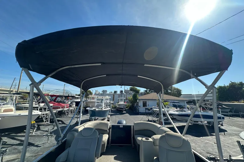 Slide: The Image of 2018 Sylvan Mirage Cruise 8520 pontoon boat with canopy in a sunny marina. - 21