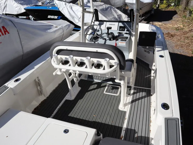 Slide: The Image of Bayliner TROPHY CC20 2026 - 3