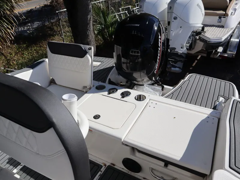 Slide: The Image of Bayliner TROPHY CC20 2026 - 4