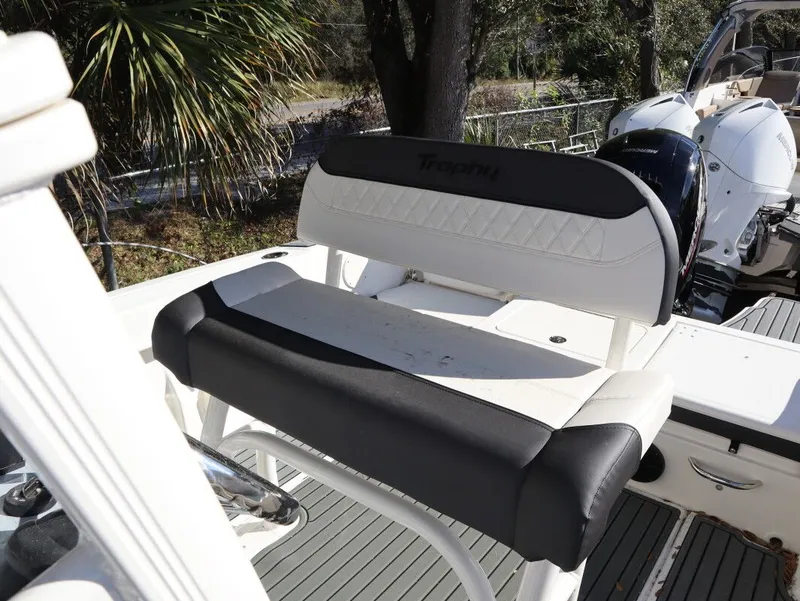 Slide: The Image of Bayliner TROPHY CC20 2026 - 6