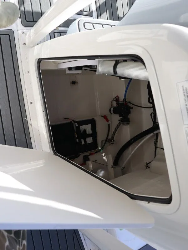 Slide: The Image of Bayliner TROPHY CC20 2026 - 8