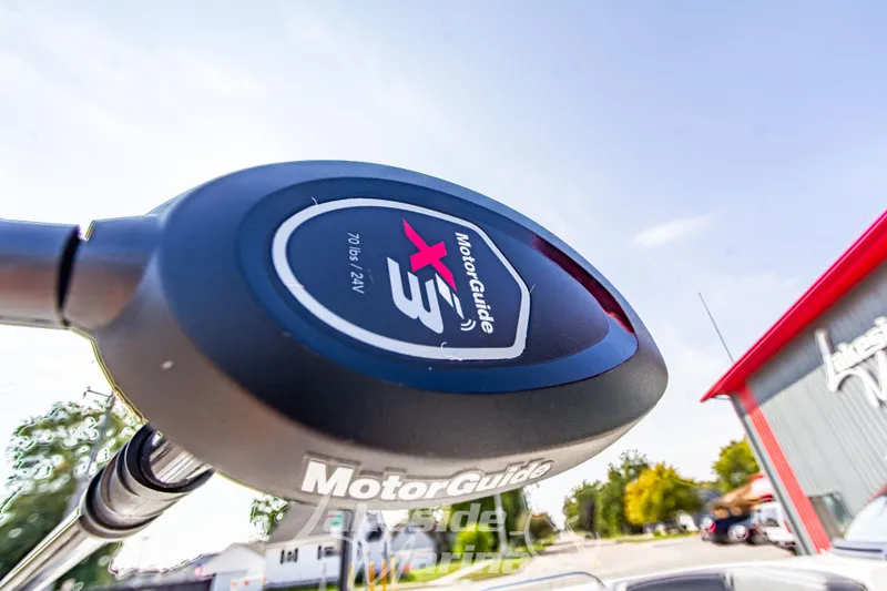 Slide: The Image of Close-up of MotorGuide X3 trolling motor on 2025 Chaparral 21 SSi Ski & Fish OB. - 10