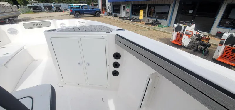 Slide: The Image of Yamaha 220 FSH Sport 2025 - 12