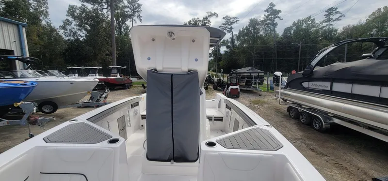 Slide: The Image of Yamaha 220 FSH Sport 2025 - 17