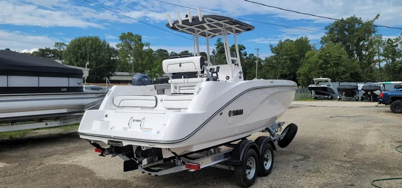 Slide: The Image of Yamaha 220 FSH Sport 2025 - 6