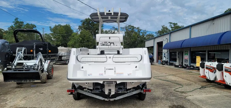 Slide: The Image of Yamaha 220 FSH Sport 2025 - 7