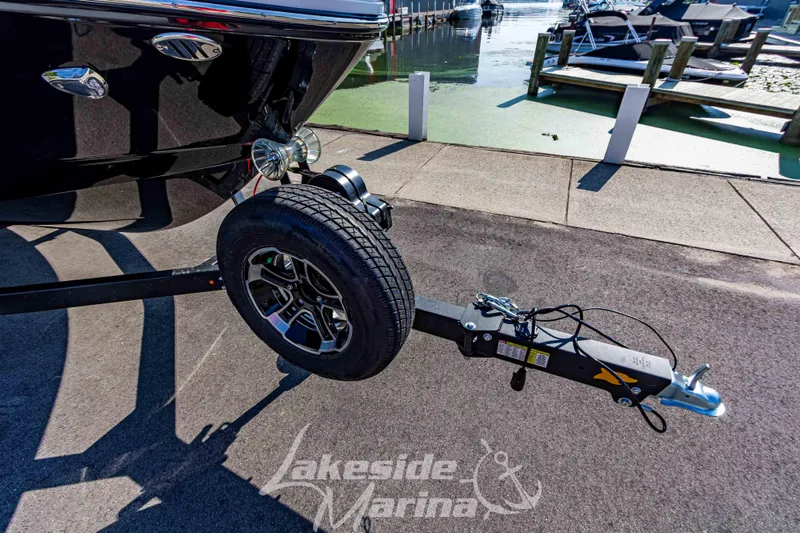 Slide: The Image of 2025 Chaparral 21 SSi Ski & Fish boat trailer at Lakeside Marina. - 10