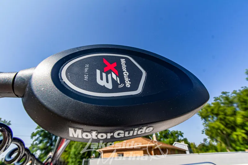 Slide: The Image of Close-up of MotorGuide X3 trolling motor on 2025 Chaparral 21 SSi Ski & Fish boat. - 12