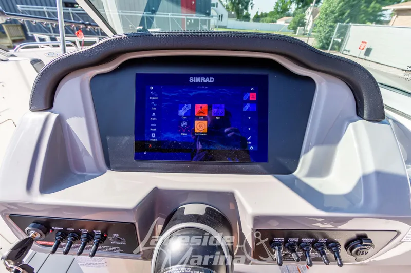 Slide: The Image of Dashboard of 2025 Chaparral 21 SSi Ski & Fish with Simrad display. - 22