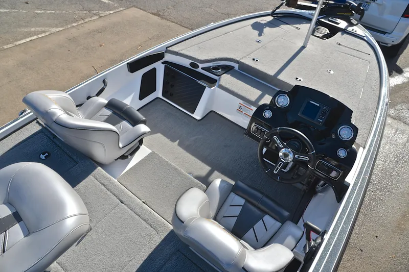 Slide: The Image of Interior of a 2018 Nitro Z18 Pro boat with steering console and seating. - 20