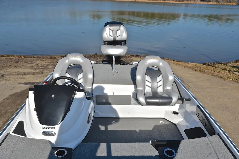 Slide: The Image of 2018 Nitro Z18 Pro boat interior with three gray seats by a lake. - 22