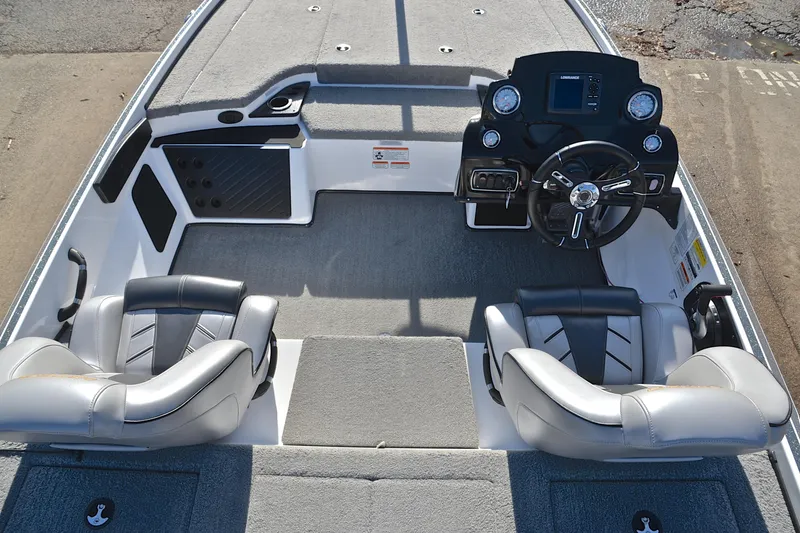 Slide: The Image of Interior of 2018 Nitro Z18 Pro boat with dual seats and steering console. - 23
