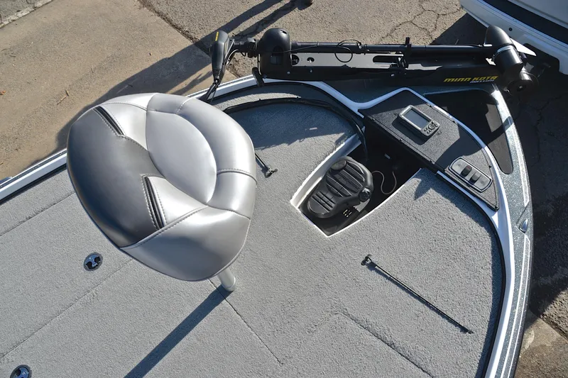 Slide: The Image of 2018 Nitro Z18 Pro boat deck with seat, foot pedal, and control panel. - 25