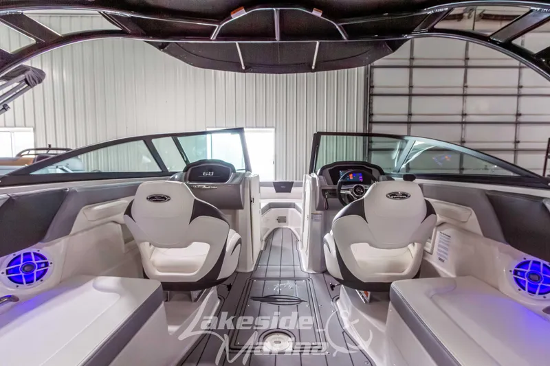 Slide: The Image of Interior of 2025 Chaparral 23 SSi boat with modern seating and dashboard. - 19