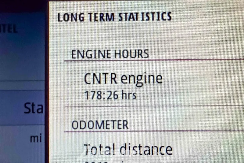Slide: The Image of Display showing engine hours and odometer for 2025 Chaparral 23 SSi boat. - 34