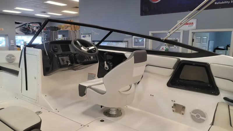 Slide: The Image of Yamaha SX190 2025 - 7