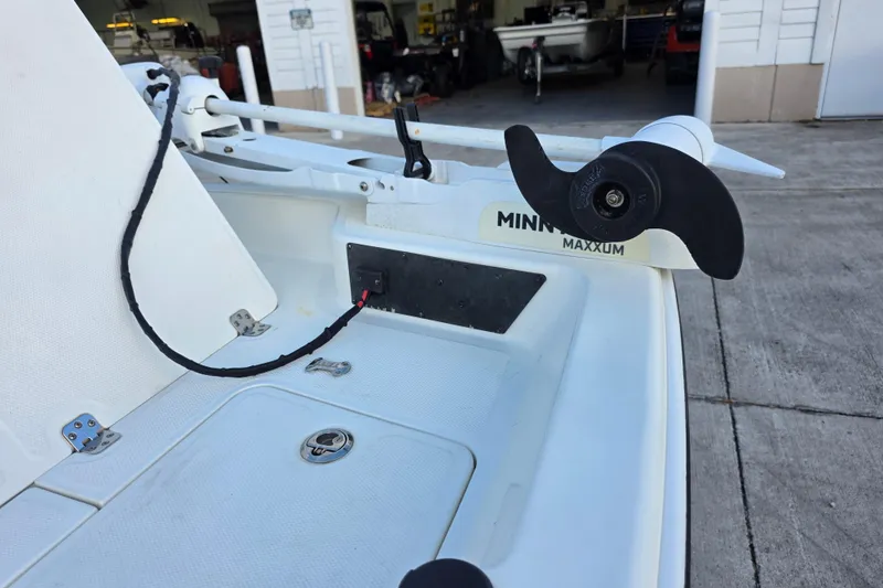 Slide: The Image of 2022 Mako Pro Skiff 15 CC with Minn Kota Maxxum trolling motor. - 6