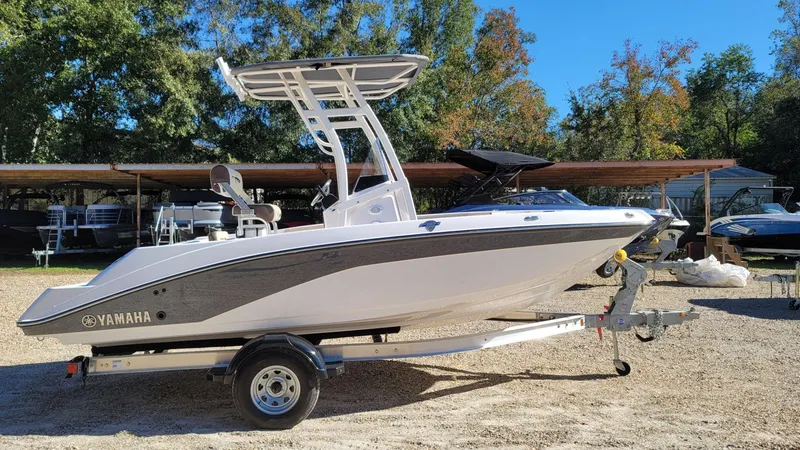 Slide: The Image of Yamaha 190 FSH Sport 2025 - 2