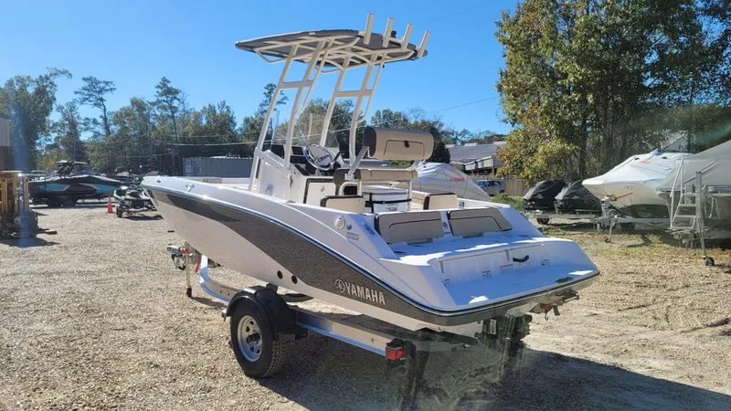 Slide: The Image of Yamaha 190 FSH Sport 2025 - 5