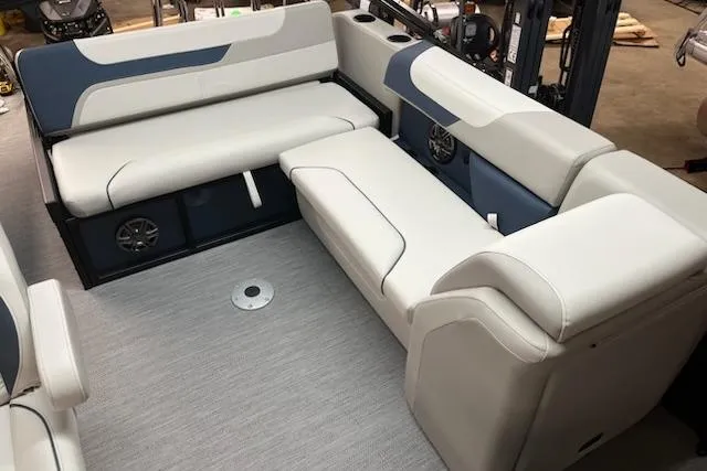 Slide: The Image of Luxurious seating on 2026 Sweetwater 2286SFL pontoon boat, featuring modern design and comfort. - 23