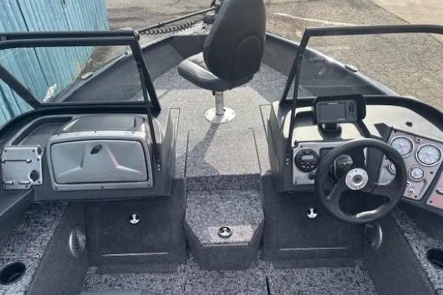 Slide: The Image of Interior view of 2025 Tracker Pro Guide V-175 WT boat. - 10
