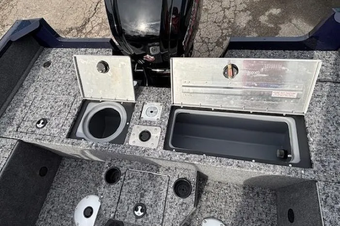 Slide: The Image of Interior view of Tracker Pro Guide V-175 WT boat, year 2025. - 25