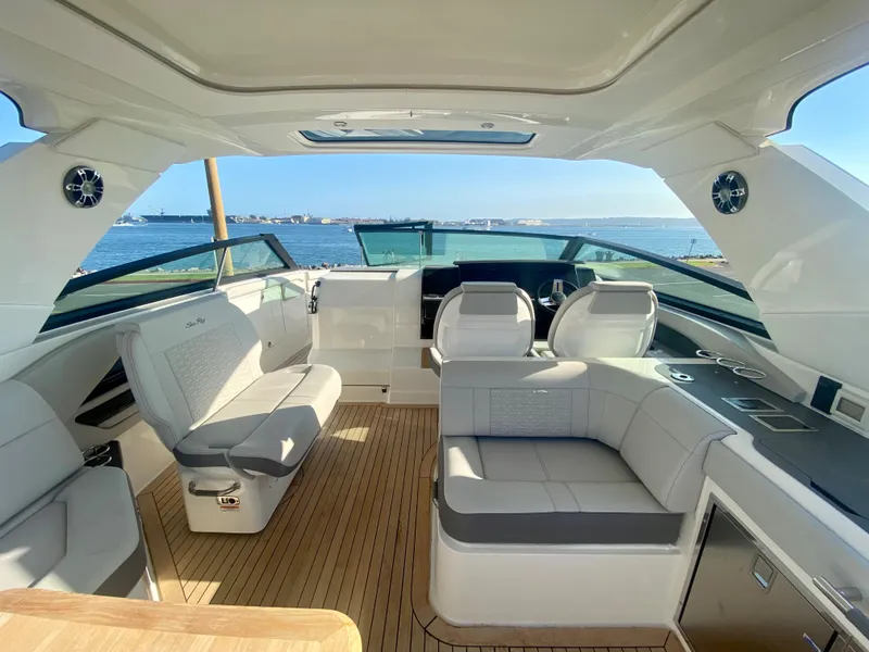 Slide: The Image of Interior of 2021 Sea Ray SLX 400 Outboard with luxurious design. - 10