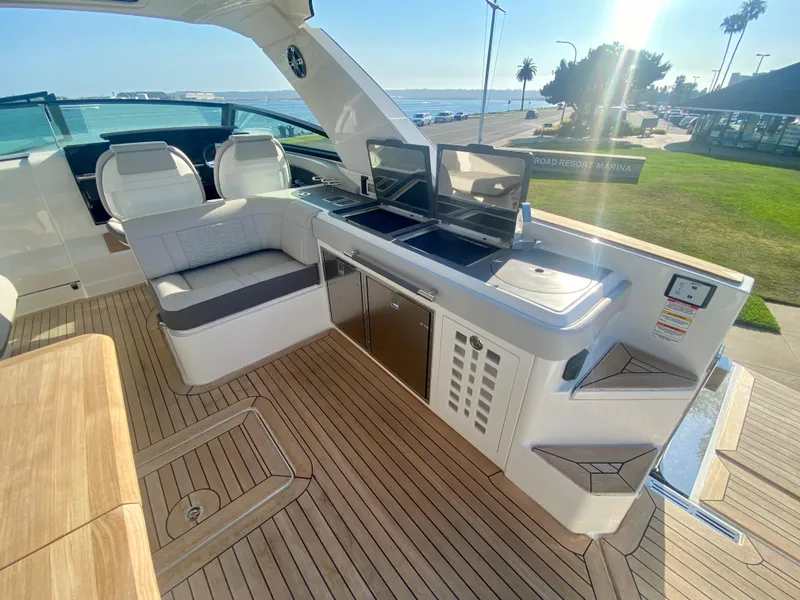 Slide: The Image of Luxurious interior of the 2021 Sea Ray SLX 400 Outboard yacht. - 9