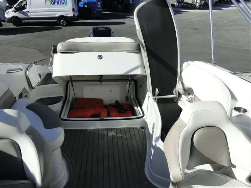 Slide: The Image of Crownline Boats E24 XS 2018 - 10