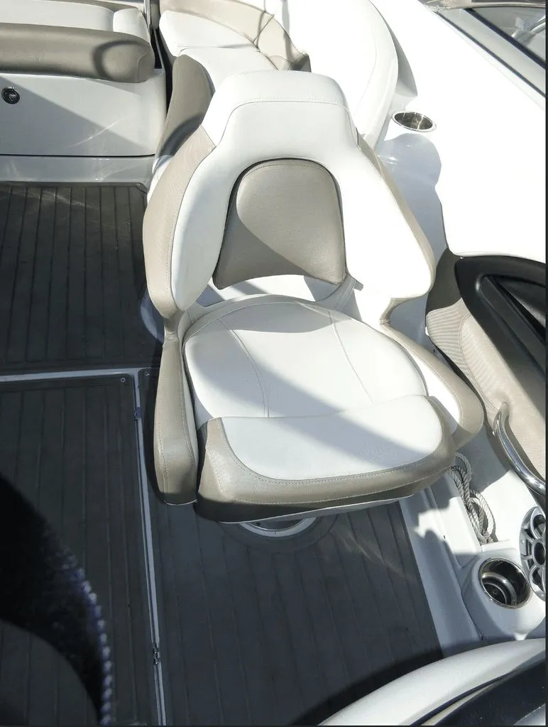 Slide: The Image of Crownline Boats E24 XS 2018 - 8