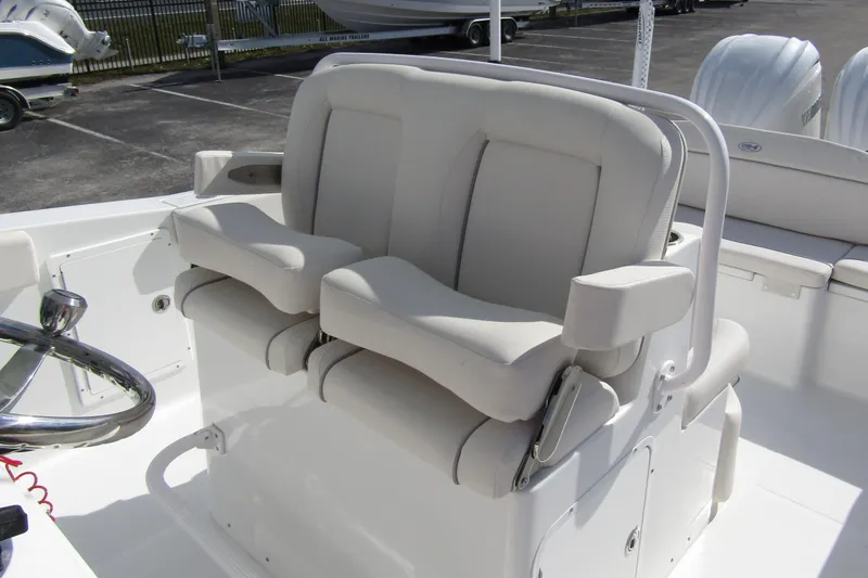 Slide: The Image of 2025 Sea Hunt Ultra 275 SE boat with dual cushioned helm seats. - 23