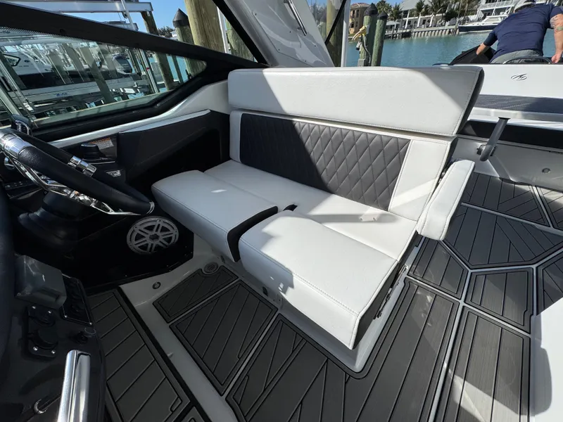 Slide: The Image of Monterey 385 SS 2023 - 38