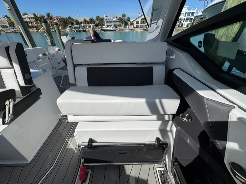 Slide: The Image of Monterey 385 SS 2023 - 41