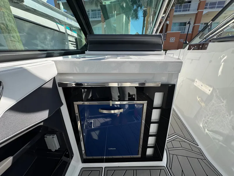 Slide: The Image of Monterey 385 SS 2023 - 43