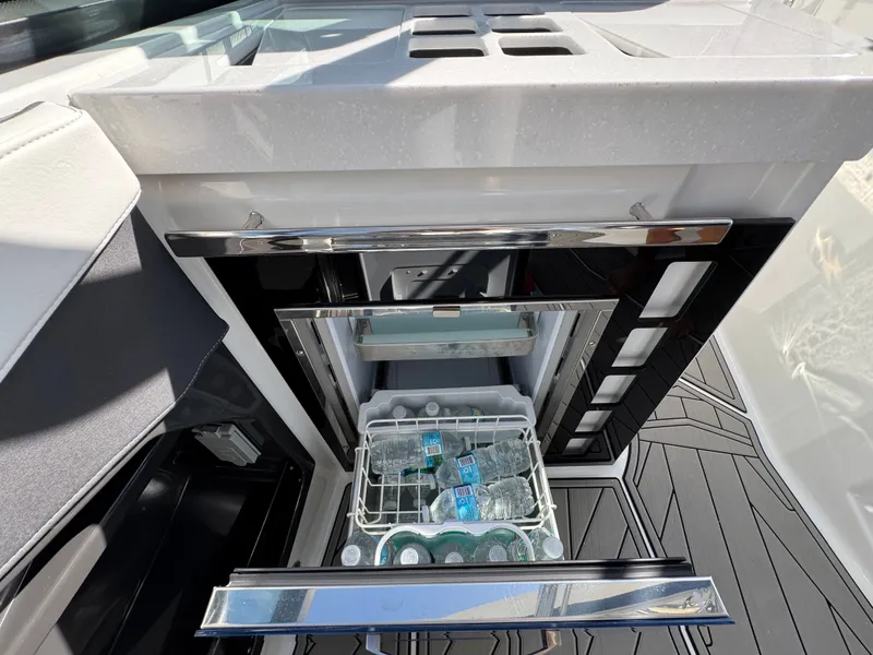 Slide: The Image of Monterey 385 SS 2023 - 44