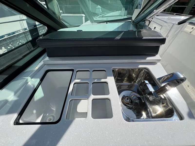 Slide: The Image of Monterey 385 SS 2023 - 45