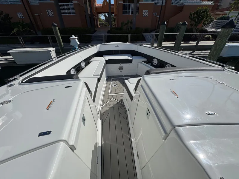 Slide: The Image of Monterey 385 SS 2023 - 48